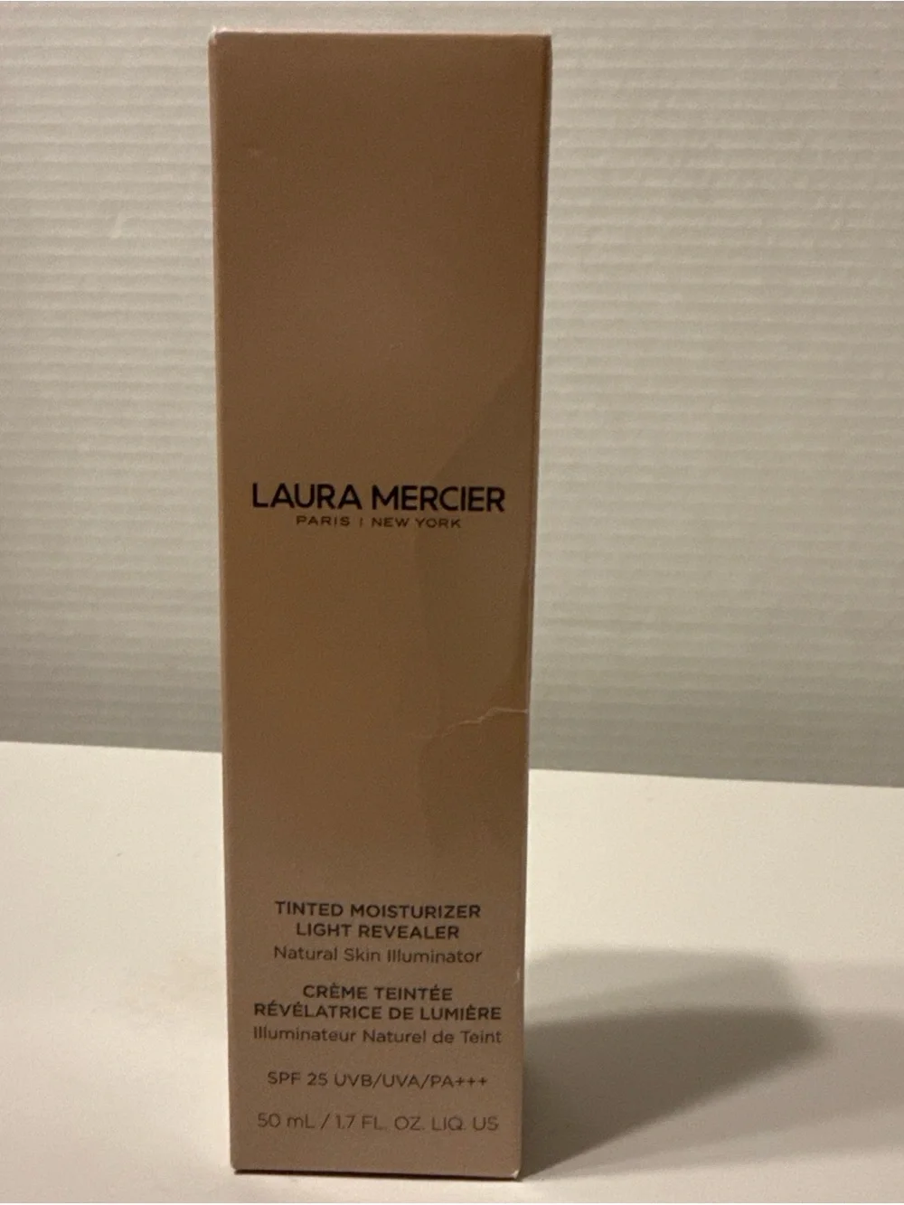 laura mercier Tinted Moisturizer Light Revealer - Nude (2N1) Champagne Beige